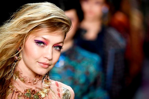 Gigi Hadid, Bella Hadid, Moda, Tecavuz, cinsel taciz, baba