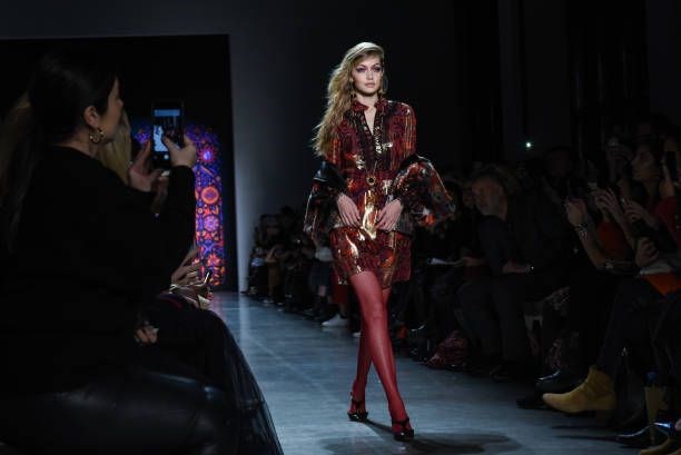 Gigi Hadid, Bella Hadid, Moda, Tecavuz, cinsel taciz, baba