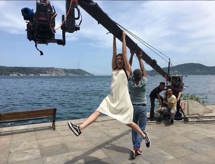 GİZEM KARACA'DAN SET HALLERİ