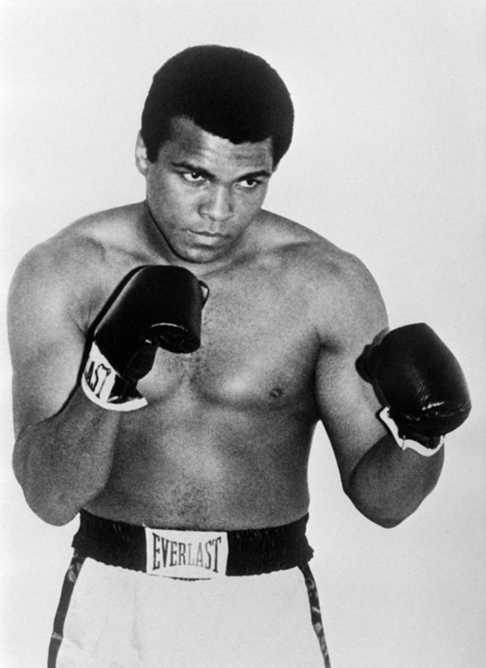 ABD'li efsanevi boksör Muhammed Ali 74 yaşında hayatını kaybetti.