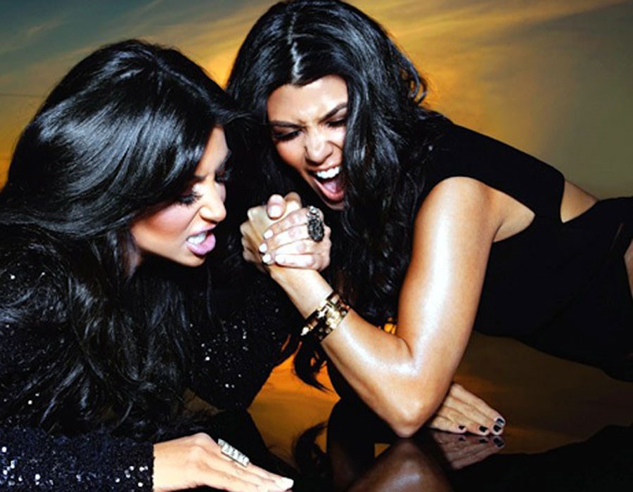 Одна брюнетка на три ствола Одна брюнетка на три ствола