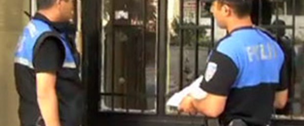 'Hırsızım açar mısınız?'