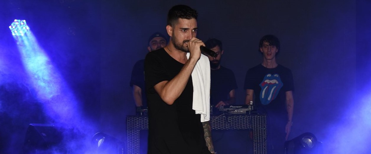 Bodrum’da bir otelde sahne alan İdo, ablası...