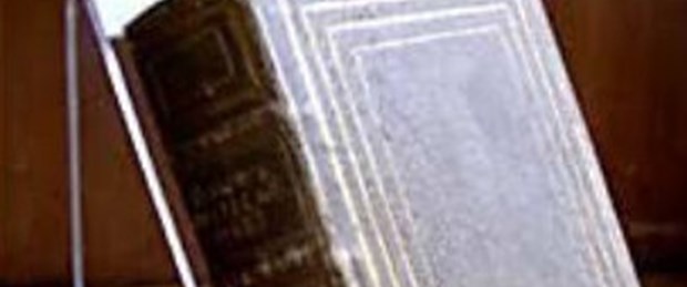İnsan derisinden kitap
