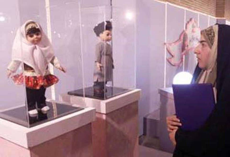 İran'da Barbie'nin karşılığı olarak Dara ve Sara adlı bebekler üretilmişti.