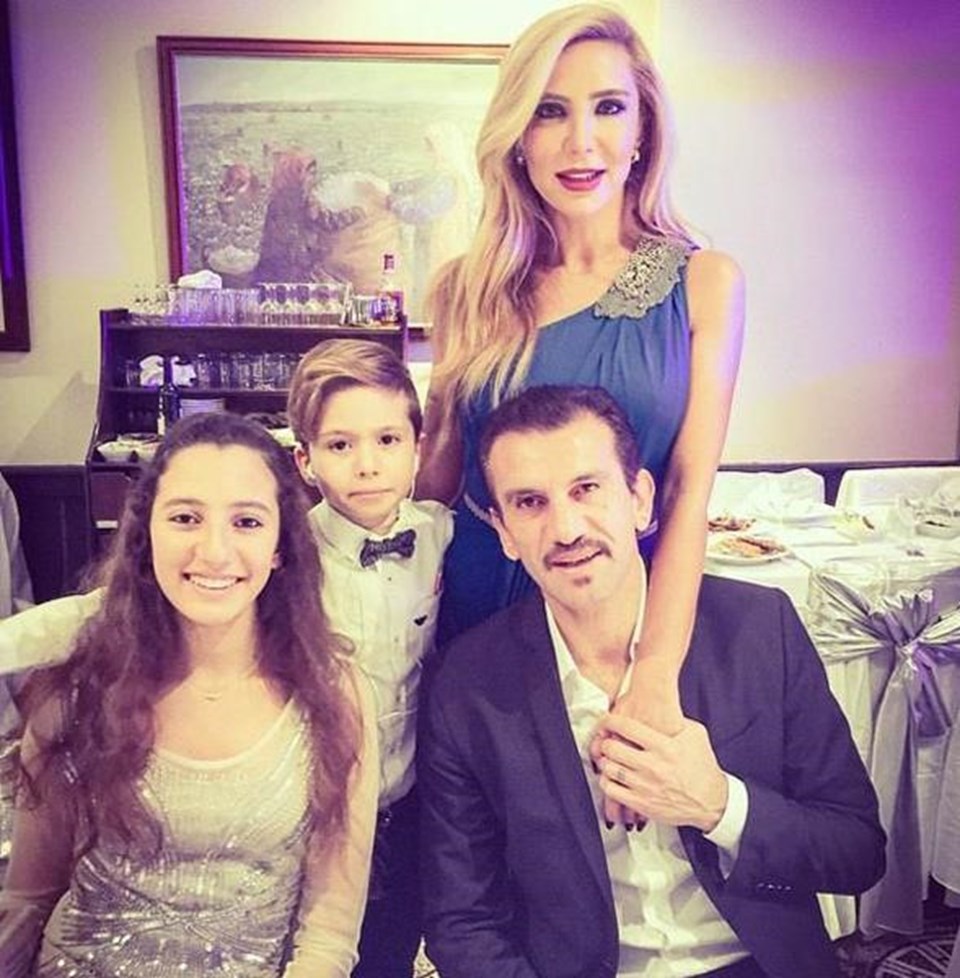 Reçber çiftinin evliliklerinden bir kız bir erkek olmak üzere iki çocukları dünyaya geldi.