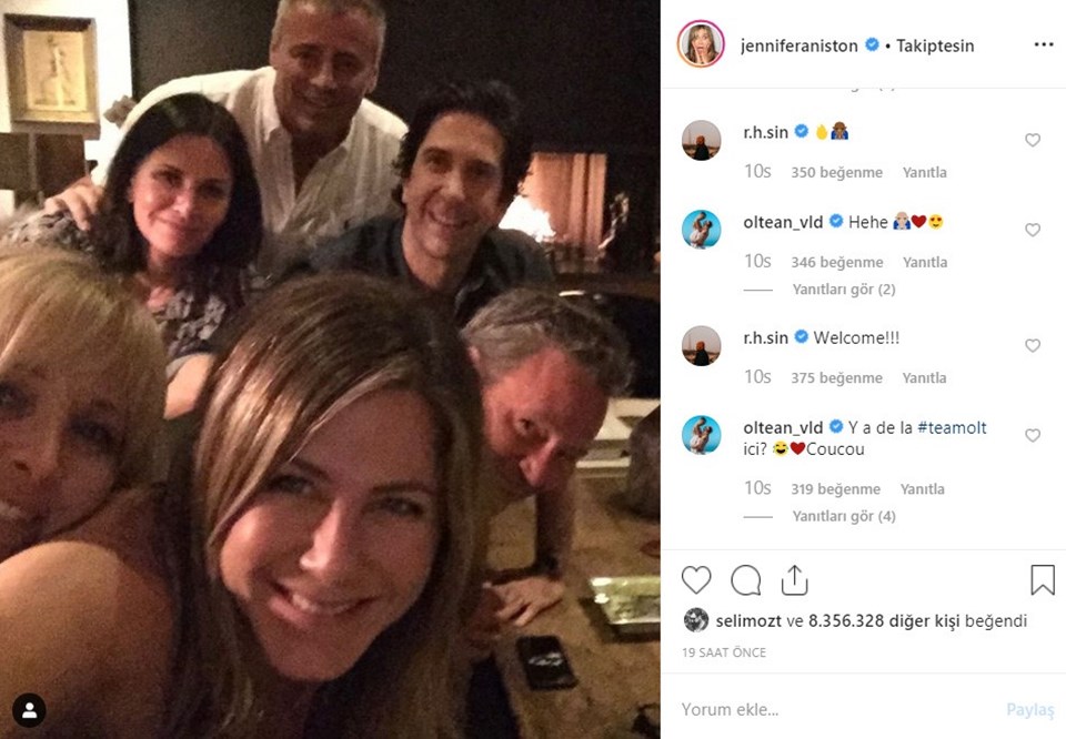 Aniston paylaşımına David Schwimmer, Matt LeBlanc, Courteney Cox ve Lisa Kudrow'u etiketledi.