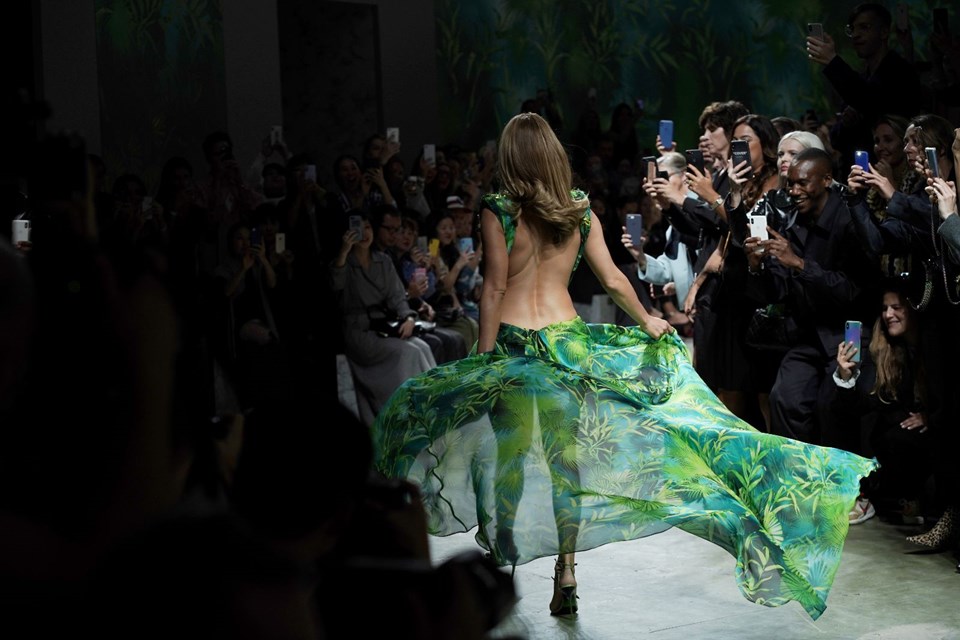 Jennifer Lopez, ikonik elbise, Versace, İtalya Moda Haftası, yeşil elbise