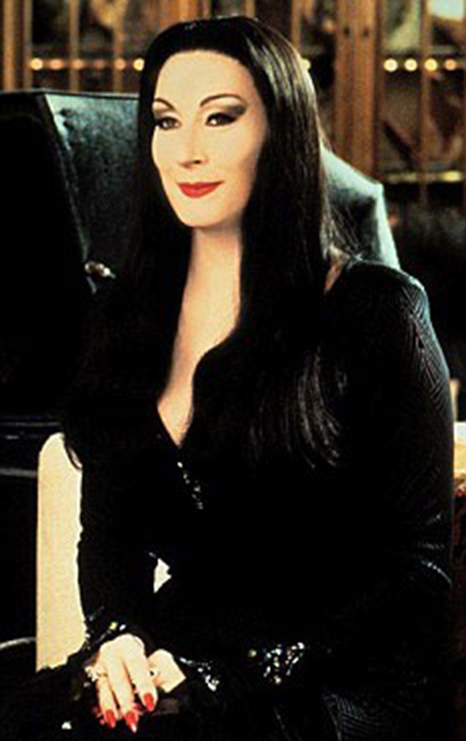1993 tarihli Addams Family Values filminde Morticia Addams’ı canlandıran Anjelica Huston