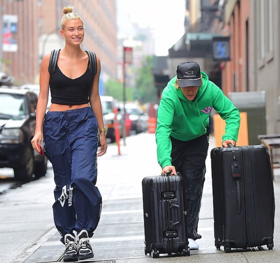 Justin Bieber ile top model Hailey Baldwin ile ilgili görsel sonucu