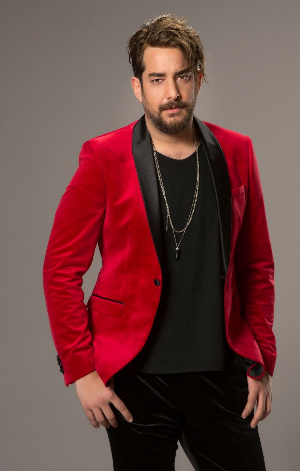 Jet Sosyete, dizi, oyuncu kadrosu, enis arıkan, tonguç pehlivan