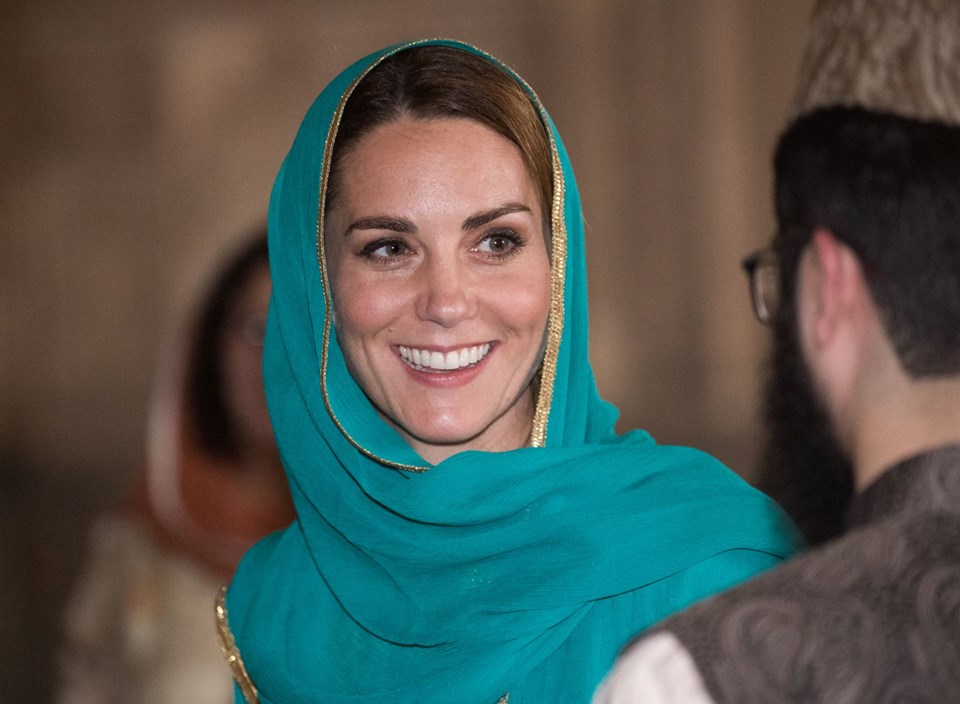 Kate Middleton, Prens William, Kraliyet Ailesi, Pakistan, cami ziyareti, Kur'an, başörtüsü