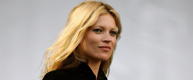 kate-moss-uçak-08-06-15.jpg