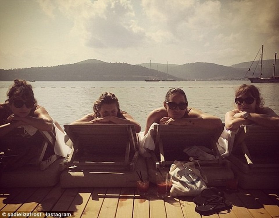 Kate Moss, Bodrum'daki detoks kliniklerinin gediklisi. Sık sık da tenha plajlarda güneşe çıkan İngiliz modelin fotoğraflarını arkadaşları Instagram'dan paylaşıyor...