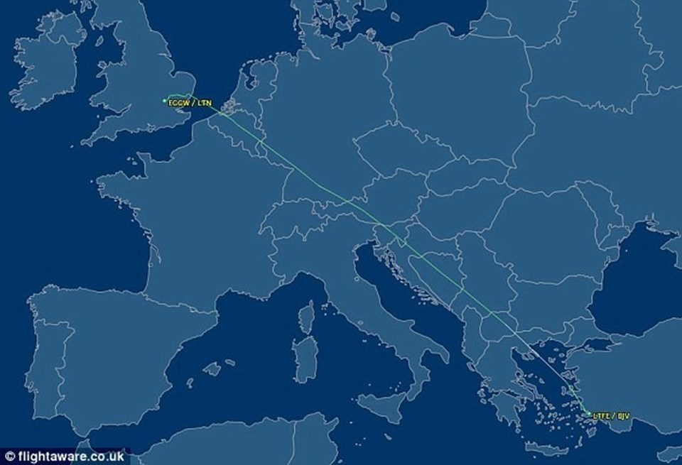 Moss, Bodrum'dan Londra'nın Gatwick havaalanına direkt uçuşu bulunan 'ucuz havayolu şirketi Easyjet'i tercih etti.