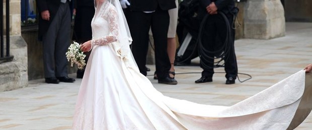 Kate'in gelinliği Buckingham Sarayı'nda sergide