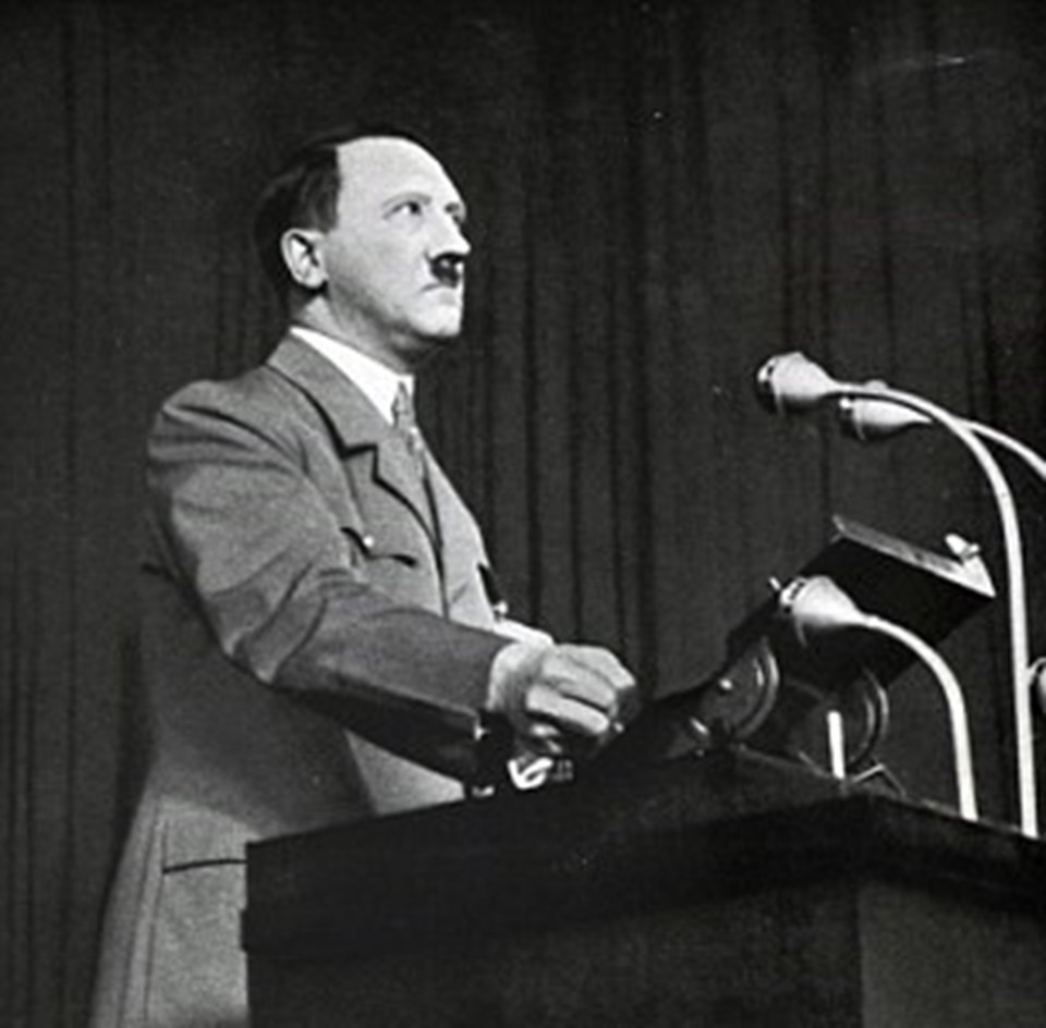 Hitler'in 30 Nisan 1945'te sığınağında intihar etmesinin ardından koşulsuz teslim olan Nazi hükümeti, savaş boyunca milyonlarca kişinin değerli eşyalarına el koymuş, bu malların büyük bir bölümü bulunamamıştı.