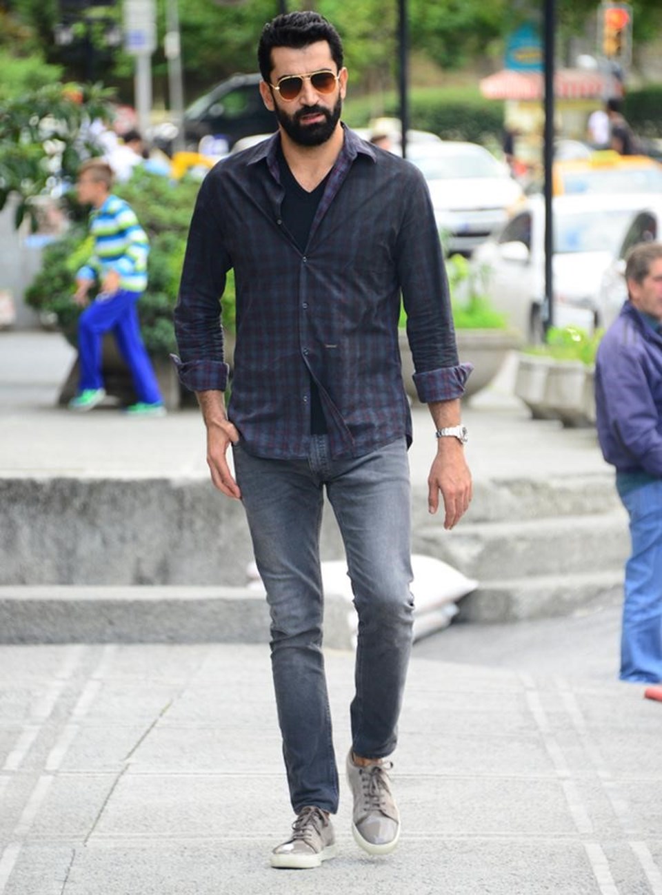 Kenan İmirzalıoğlu yeni rolü için binicilik ve kılıç dersleri aldı.