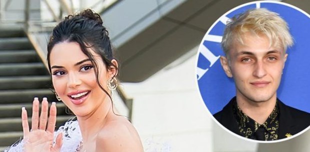 Dua Lipa Anwar Hadid Fashion Week Pda