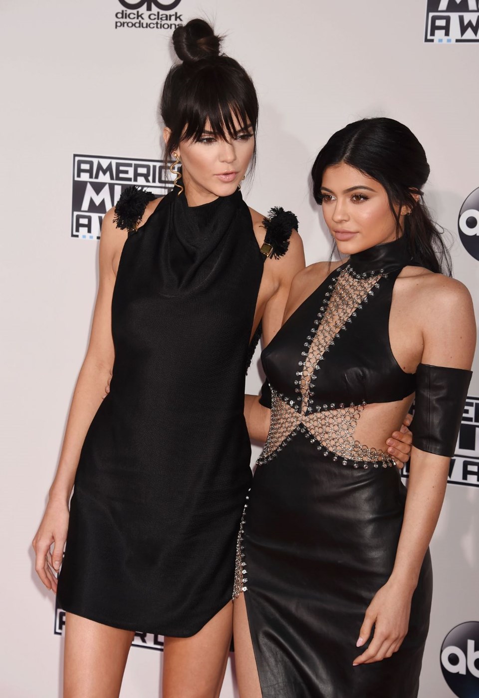 Kendall Ve Kylie Jennerdan 960 Milyon Dolarlık Poz