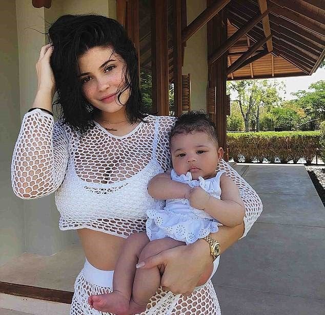 Kylie Jennerdan 5 Aylık Kızına 100 Bin Liralık Ayakkabı Koleksiyonu