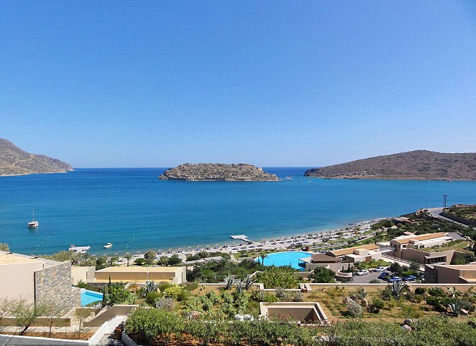 Lady Gaga ve sevgilisi Luc Carl Girit adasındaki Blue Palace Resort ve Spa’da kaldılar