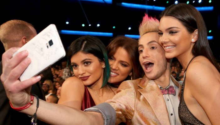 Kylie Jenner, Khloe Kardashian, Frankie J. Grande ve Kendall Jenner