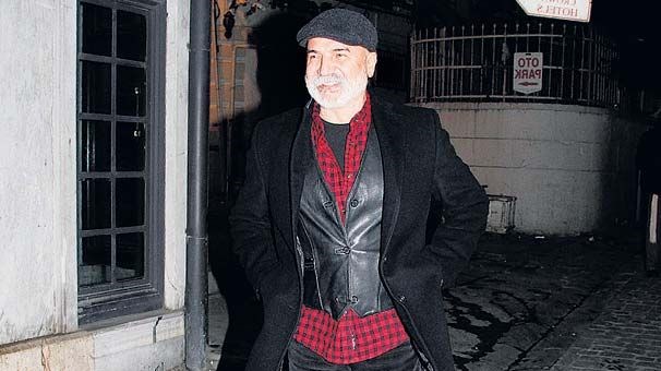 EVLİLİK İDDİALARINI YALANLADI