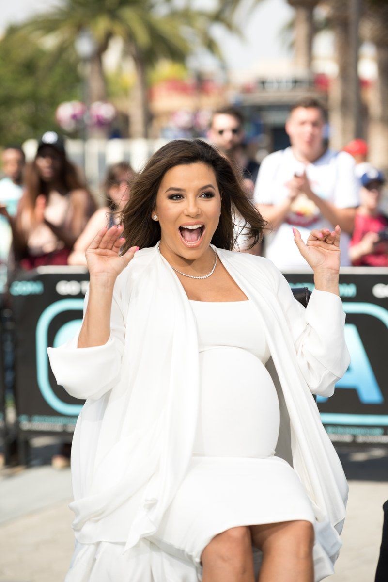 EVA LONGORIA BEBEĞİNİN YÜZÜNÜ İLK KEZ GÖSTERDİ