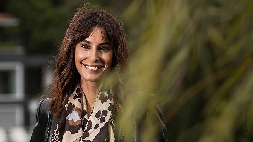 ARZUM ONAN: KADINLARIN GÖZYAŞI DÖKTÜĞÜ YERLERE DOKUNMAK İSTEDİM