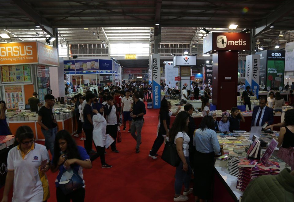 DİYARBAKIR 6. KİTAP FUARI ZİYARETÇİ REKORUYLA SONA ERDİ