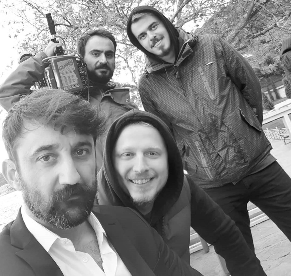 ÇUKUR'UN CUMALİ'Sİ NECİP MEMİLİ'DEN SET PAYLAŞIMI