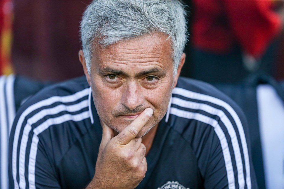 KOVULMASI GÜNDEMDE OLAN JOSE MOURİNHO NEDEN OTELDE KALIYOR?