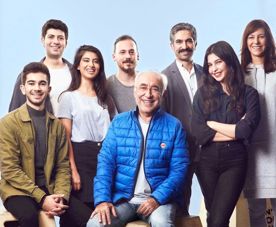 ŞENER ŞEN 14 YIL ARADAN SONRA TİYATRO SAHNESİNDE