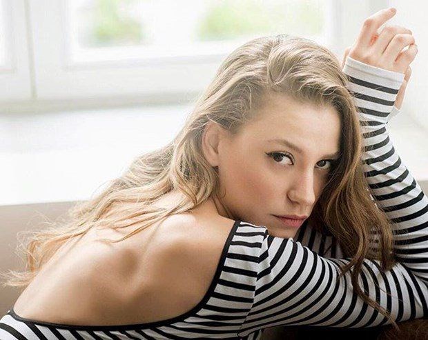 SERENAY SARIKAYA'DAN 1.5 MİLYON TL'LİK ANLAŞMA