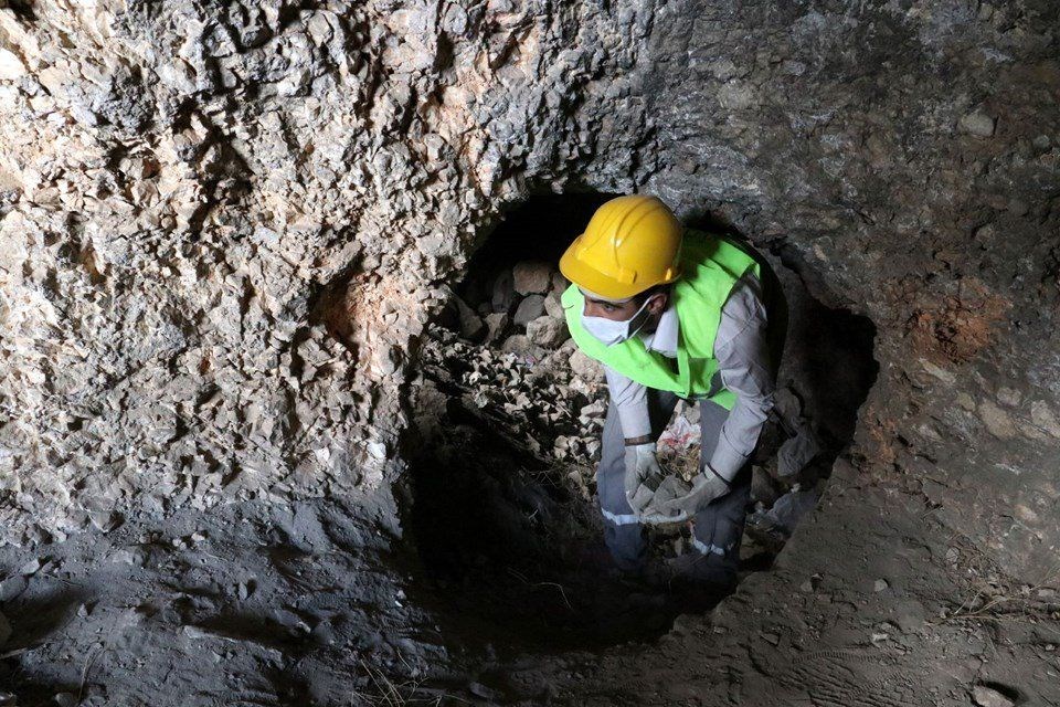 TARİHİ KAYA MEZARLARI GÜN YÜZÜNE ÇIKARILDI