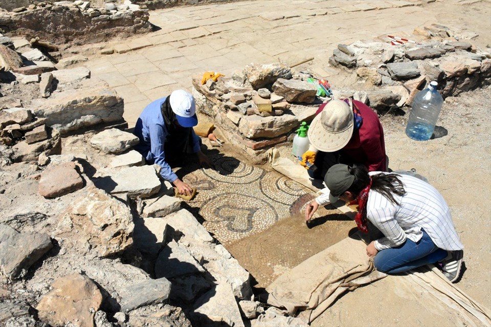 GLADYATÖRLER ŞEHRİ'NDE YENİ BULUNTULAR