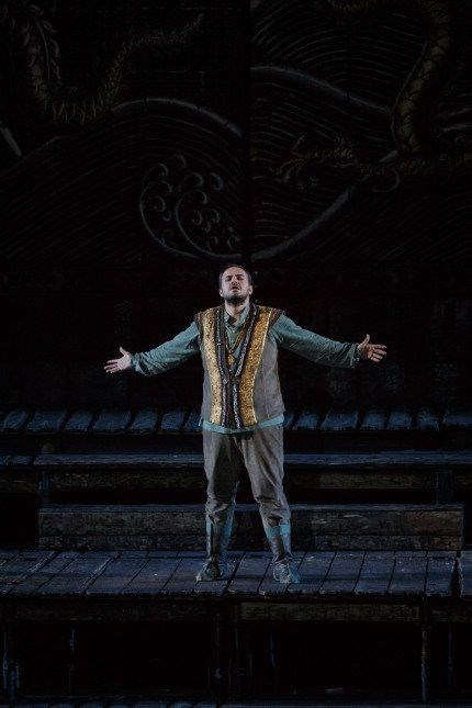 HEM SAHNEYİ HEM SOKAKLARI FETHETTİ