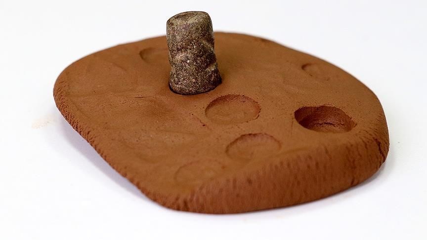 2 BİN 700 YILLIK TAŞ MÜHÜR BULUNDU