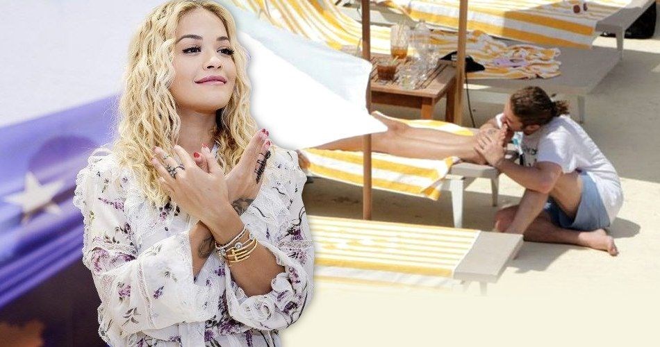 SEVGİLİSİNDEN AYAKLARINA ÖZEL İLGİ