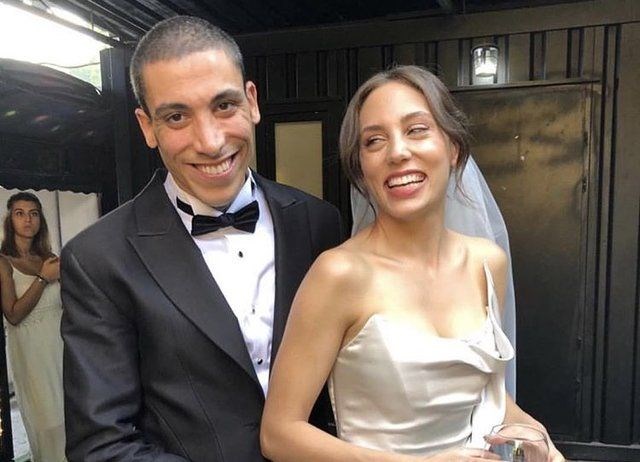 ÖYKÜ KARAYEL'İN GELİNLİĞİNDE DİKKAT ÇEKEN DETAY