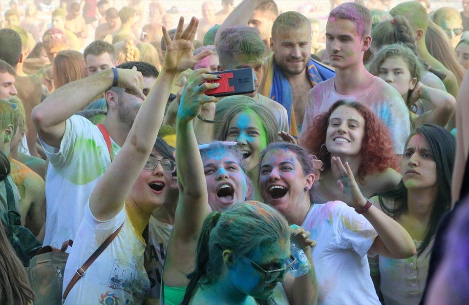 SIRPLARIN RENKLİ FESTİVALİ