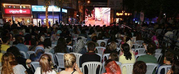 ESKİŞEHİR'DE AÇIKHAVA SİNEMASI (SOKAKTA HAYAT VAR)