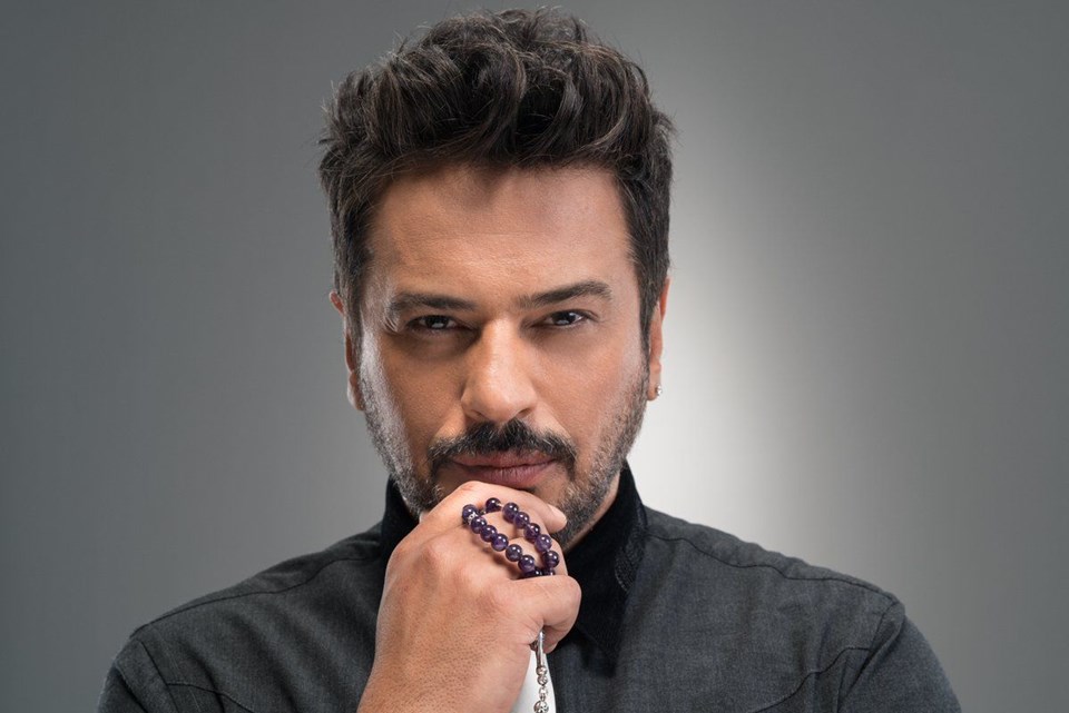 EMRE ALTUĞ YILIN ÜNLÜ BABASI SEÇİLDİ