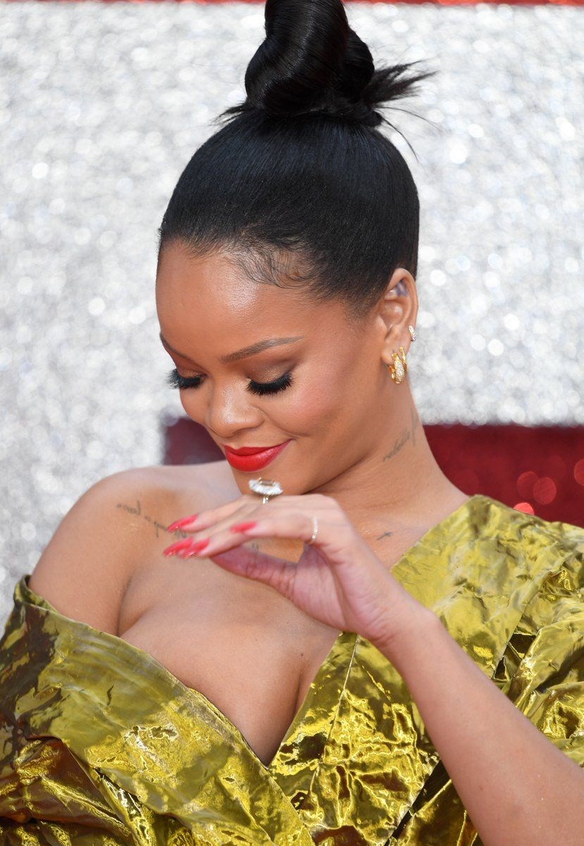 RIHANNA'NIN DEKOKLTESİYLE İMTİHANI