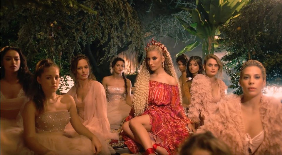 İREM DERİCİ'NİN KLİBİ ÇALINTI İDDİASI