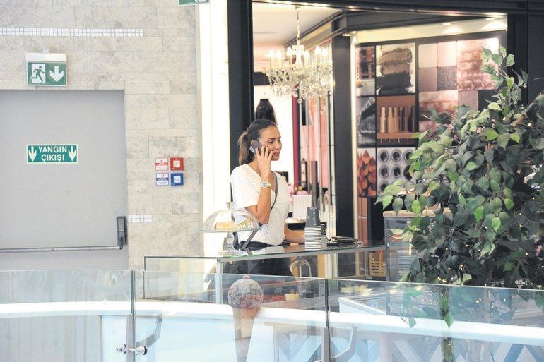 EMİNA JAHOVİC'İN KOLUNDAKİ SERVET