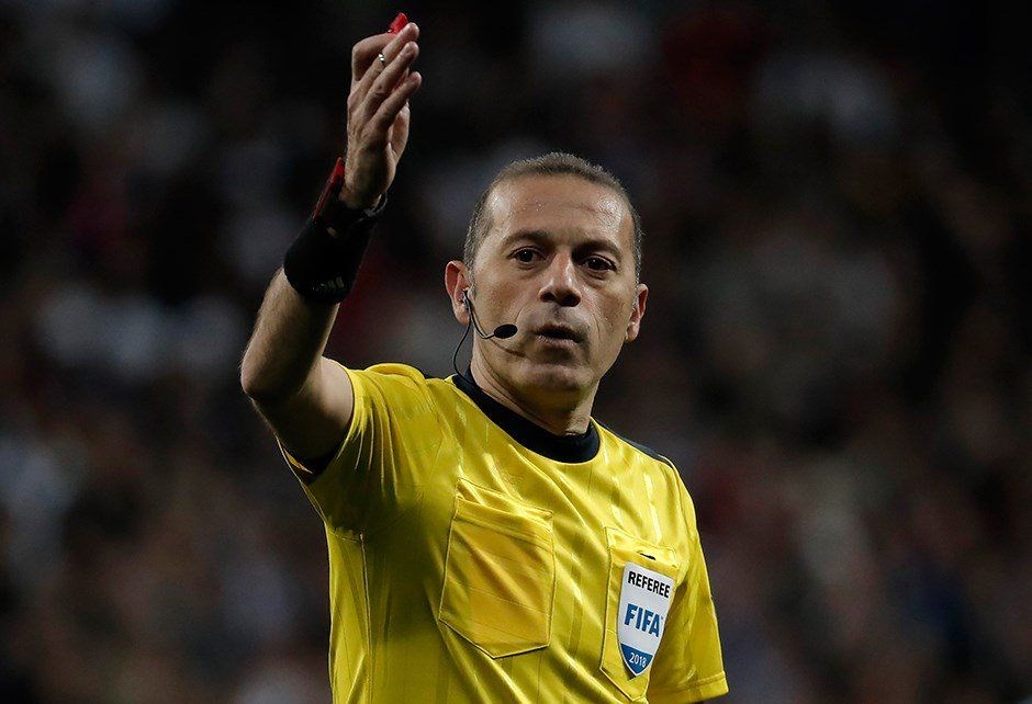 CÜNEYT ÇAKIR NE OKUYOR, NE İZLİYOR? (FAVORİLERİNİ AÇIKLADI)