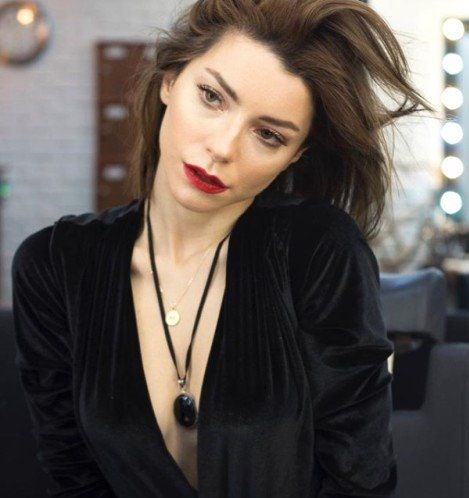 MERVE BOLUĞUR'UN MAKYAJSIZ PAYLAŞIM