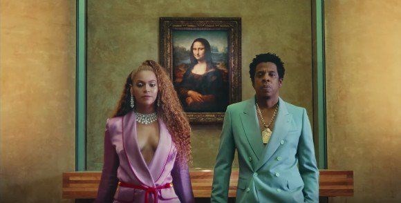 YENİ ALBÜME LOUVRE'DA KLİP